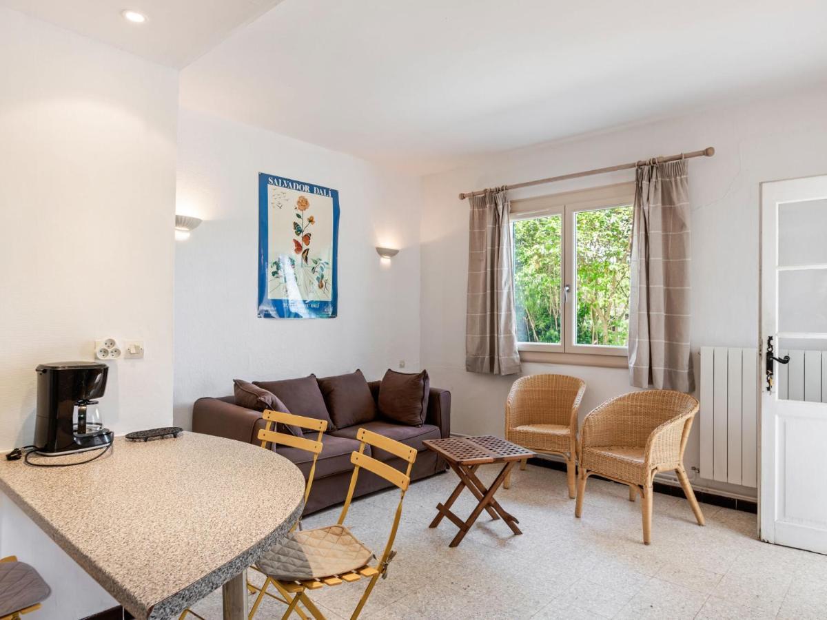 דירות Mèze Flat In A Beautiful Building With Pool מראה חיצוני תמונה