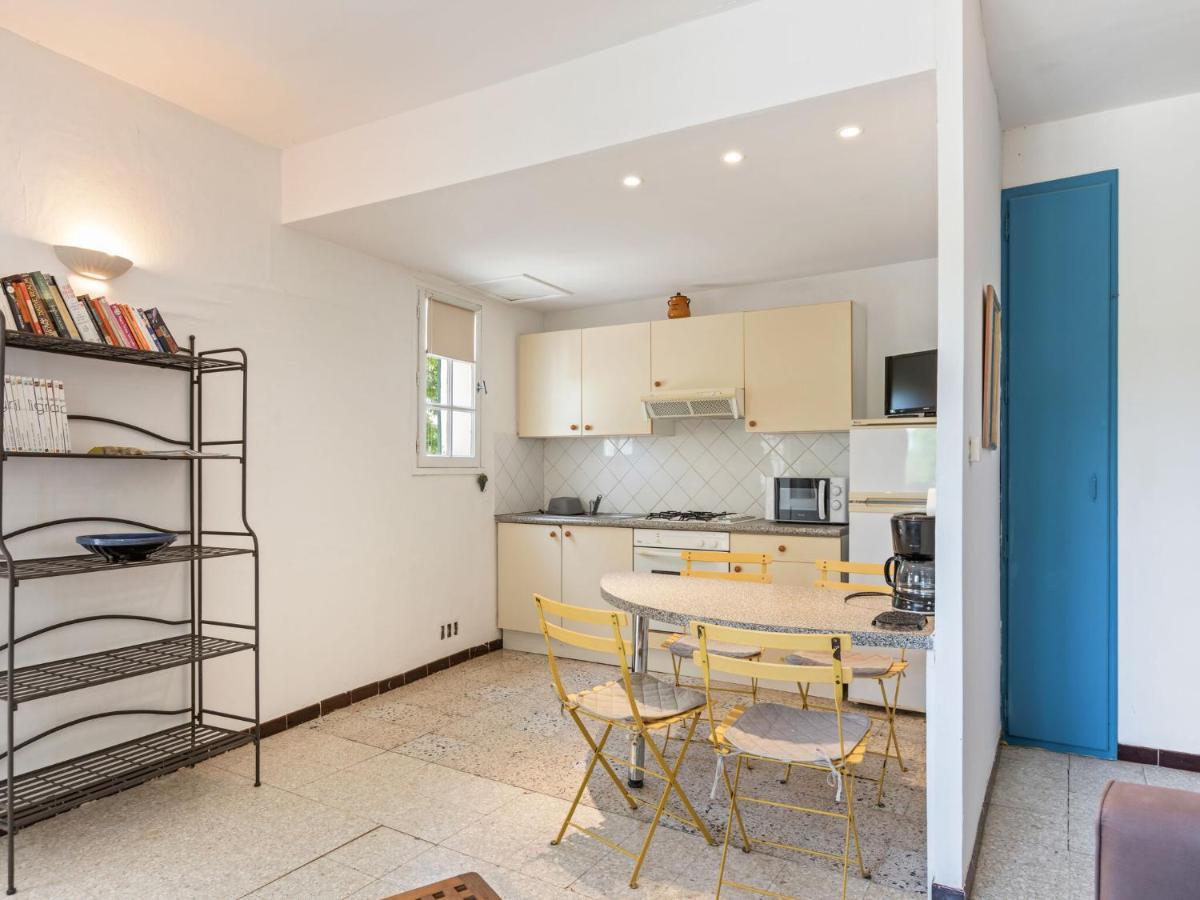 דירות Mèze Flat In A Beautiful Building With Pool מראה חיצוני תמונה